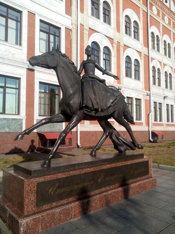 Памятник Елизавете Петровне