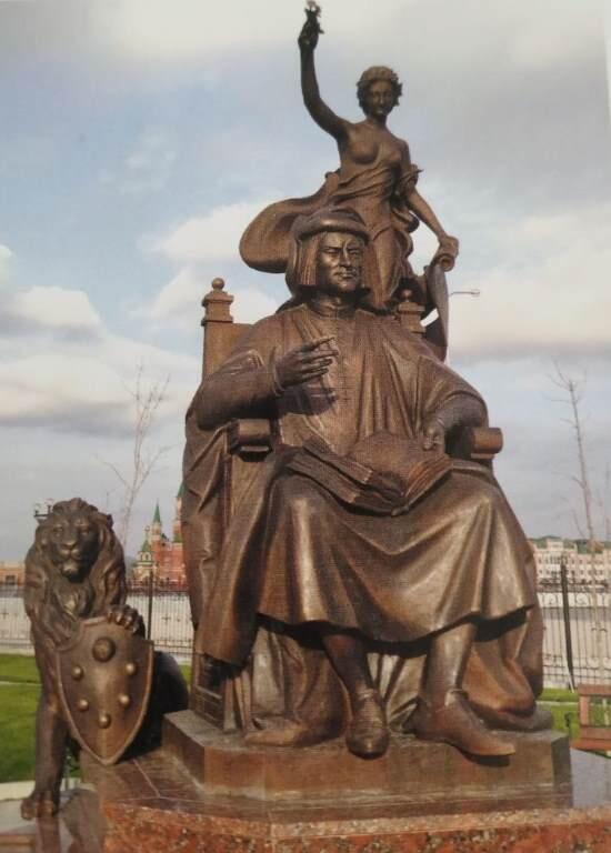 Памятник Лоренцо Медичи в Йошкар-Оле