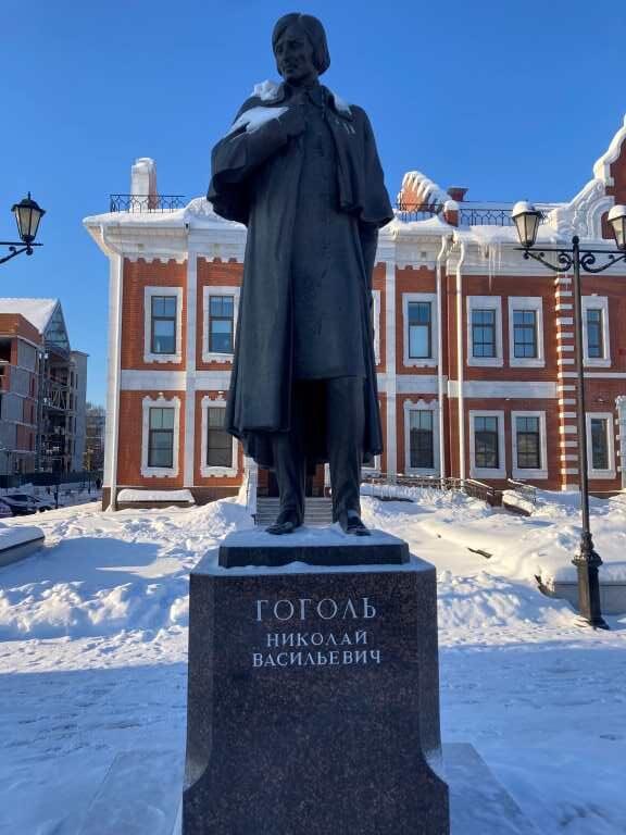Памятник Гоголю