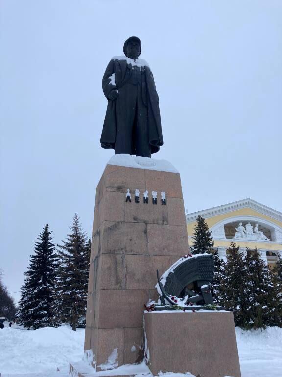 Памятник Ленину