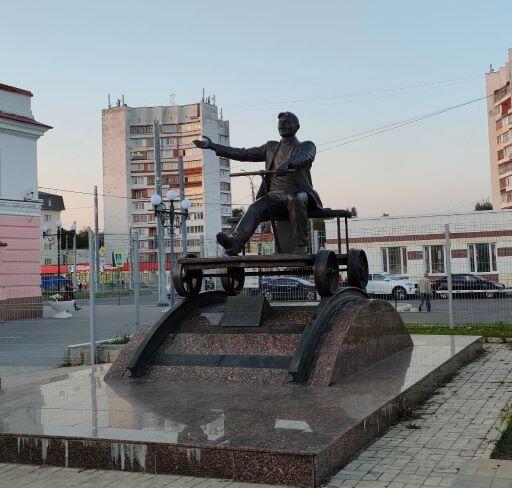 Путевка в жизнь. Памятник Мустафе